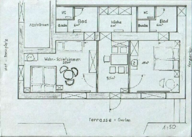 Wohnungsplan mit Schlafzimmern, Küche, Bädern und Terrasse